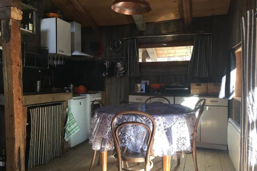 La Cabane De L'Homme Tranquille Le Tretien Exterior foto